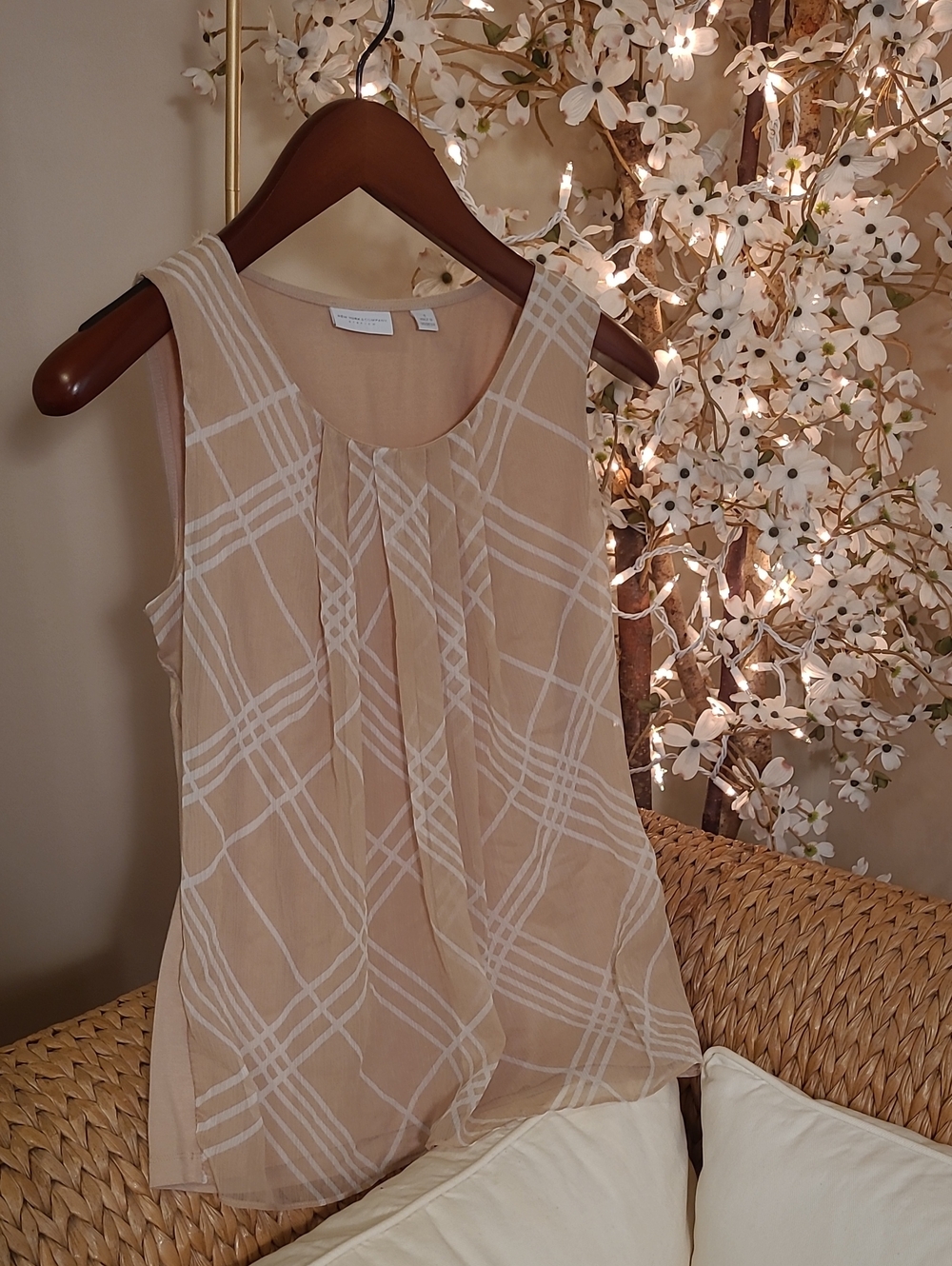 Dressy Contemporary Sleeveless Blouse